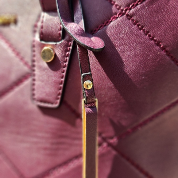 Adrienne Vittadini Burgundy Shoulder bag in EUC - Picture 5 of 16
